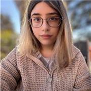 Estudiante del grado de pedagogía.  Tengo experiencia en asistencia psicológica académica en centros de primaria y Secundaria